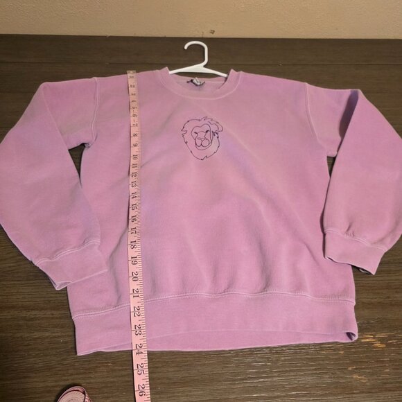 Topshop Graphic Sweatshirt with lion Purple Small- some discoloration - Picture 3 of 13